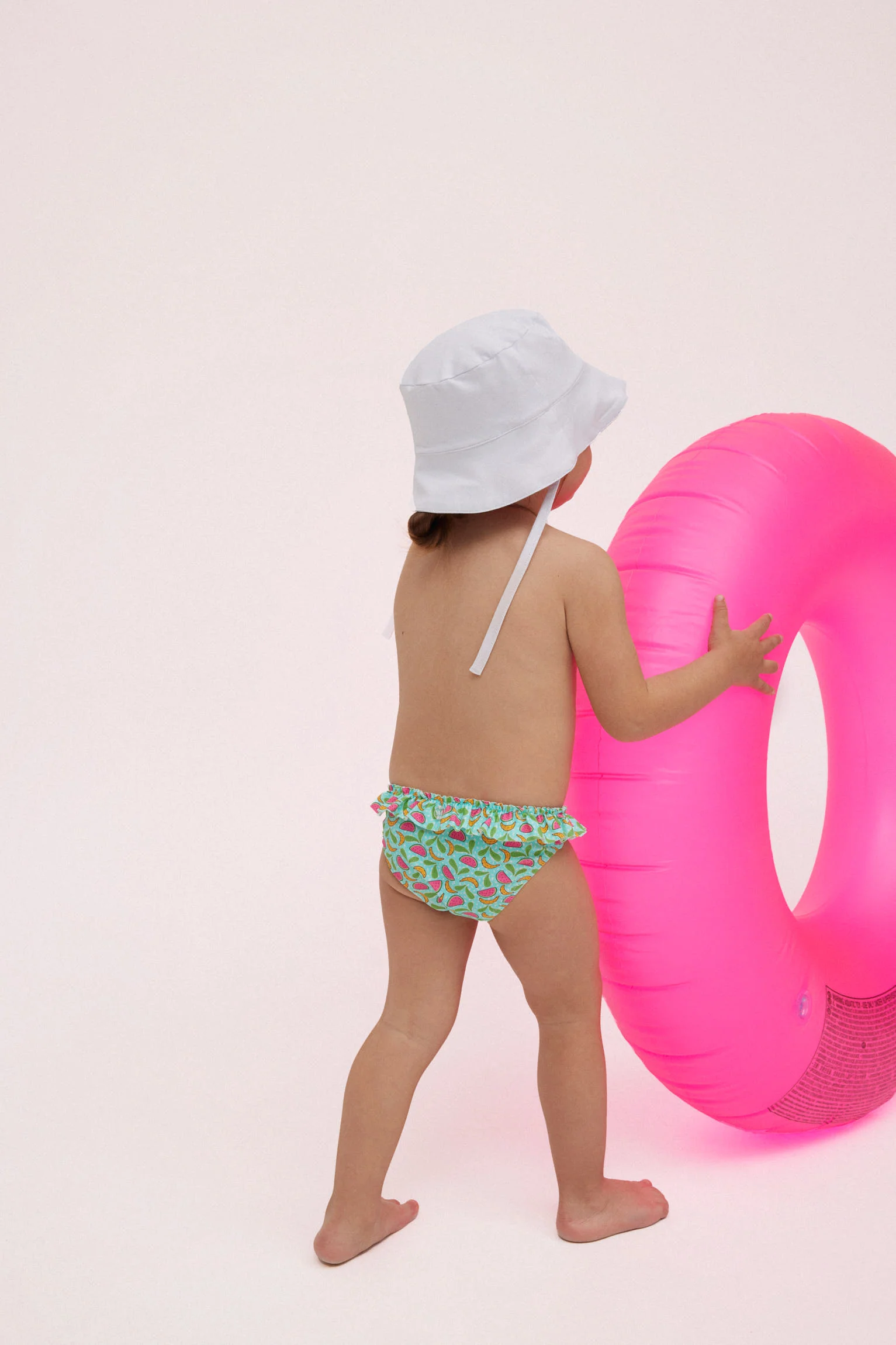 Chapeau de plage bébé en coton blanc à bord ondulé - Image 4