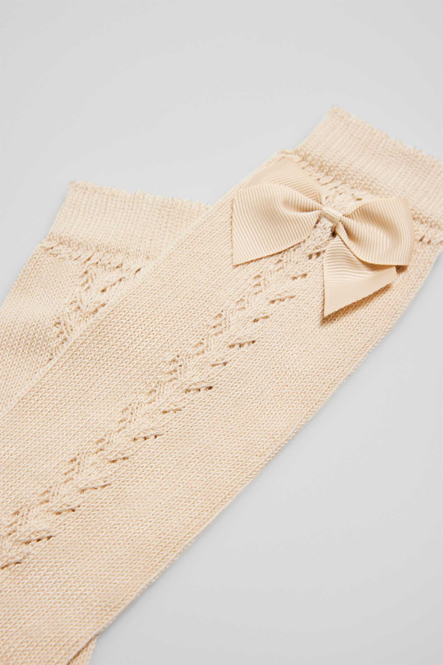 Chaussettes longues ajourées enfant beiges - Image 2