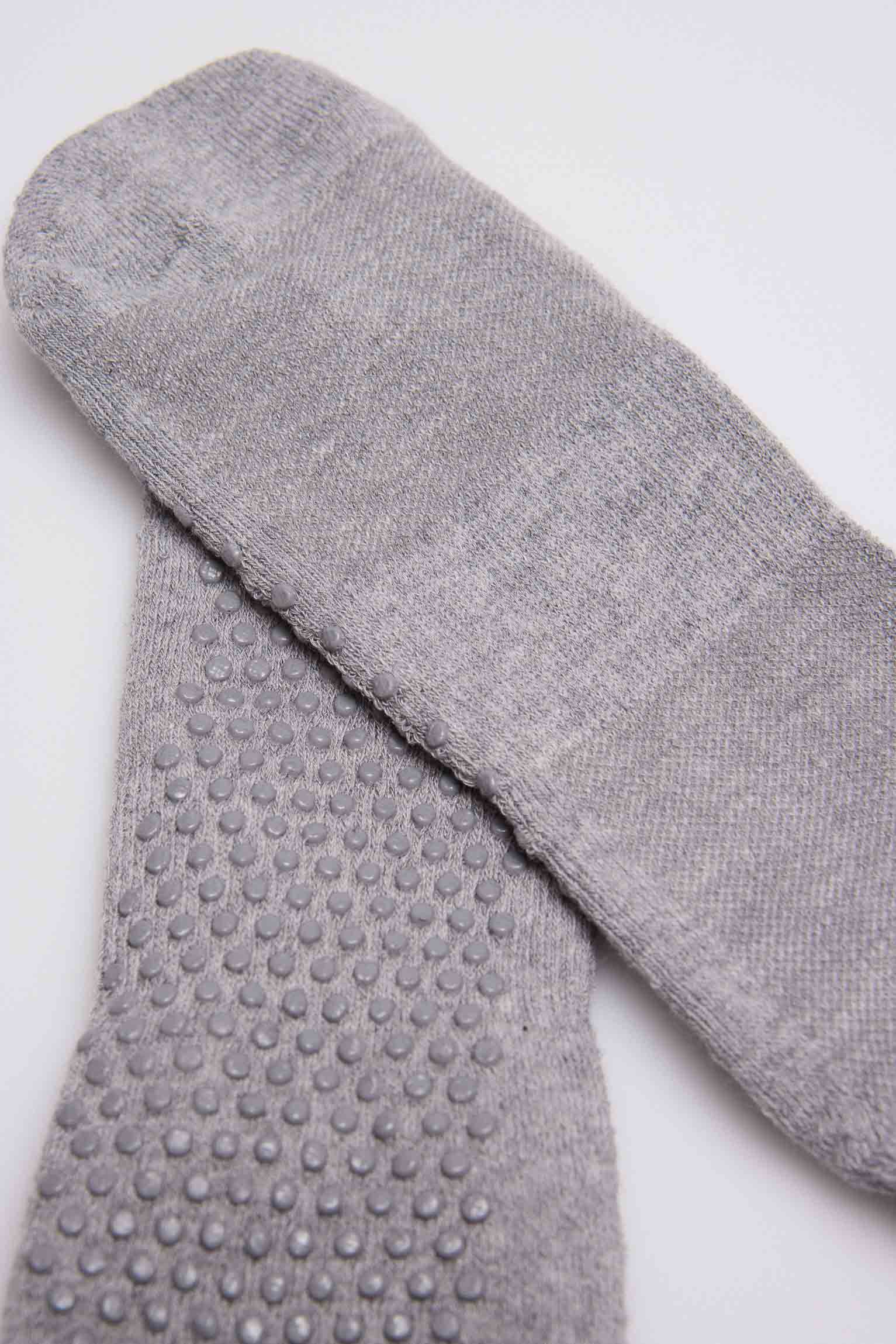 Chaussettes yoga et pilates en coton gris - Image 3