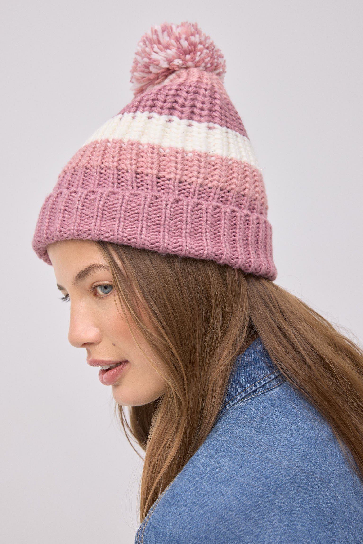 Bonnet en tricot à pompon rayé - Image 4