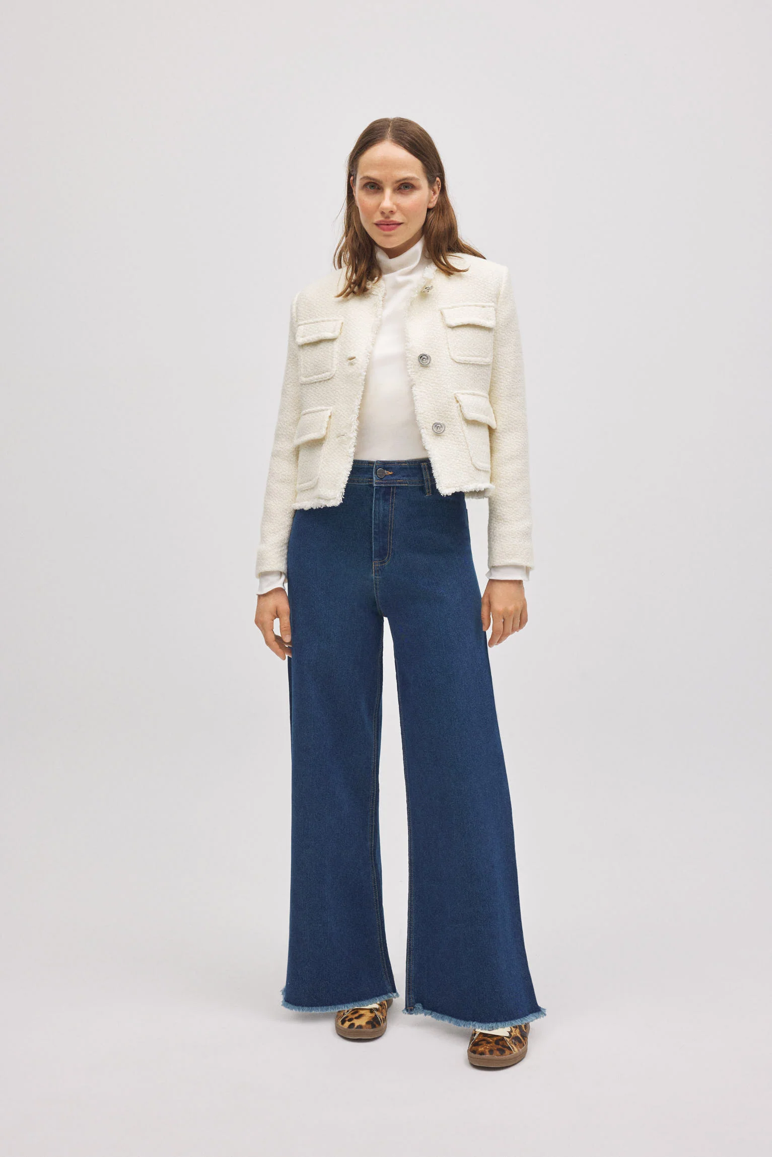 Tenue avec un pantalon large bleu marine @emidelgado79 - Image 5