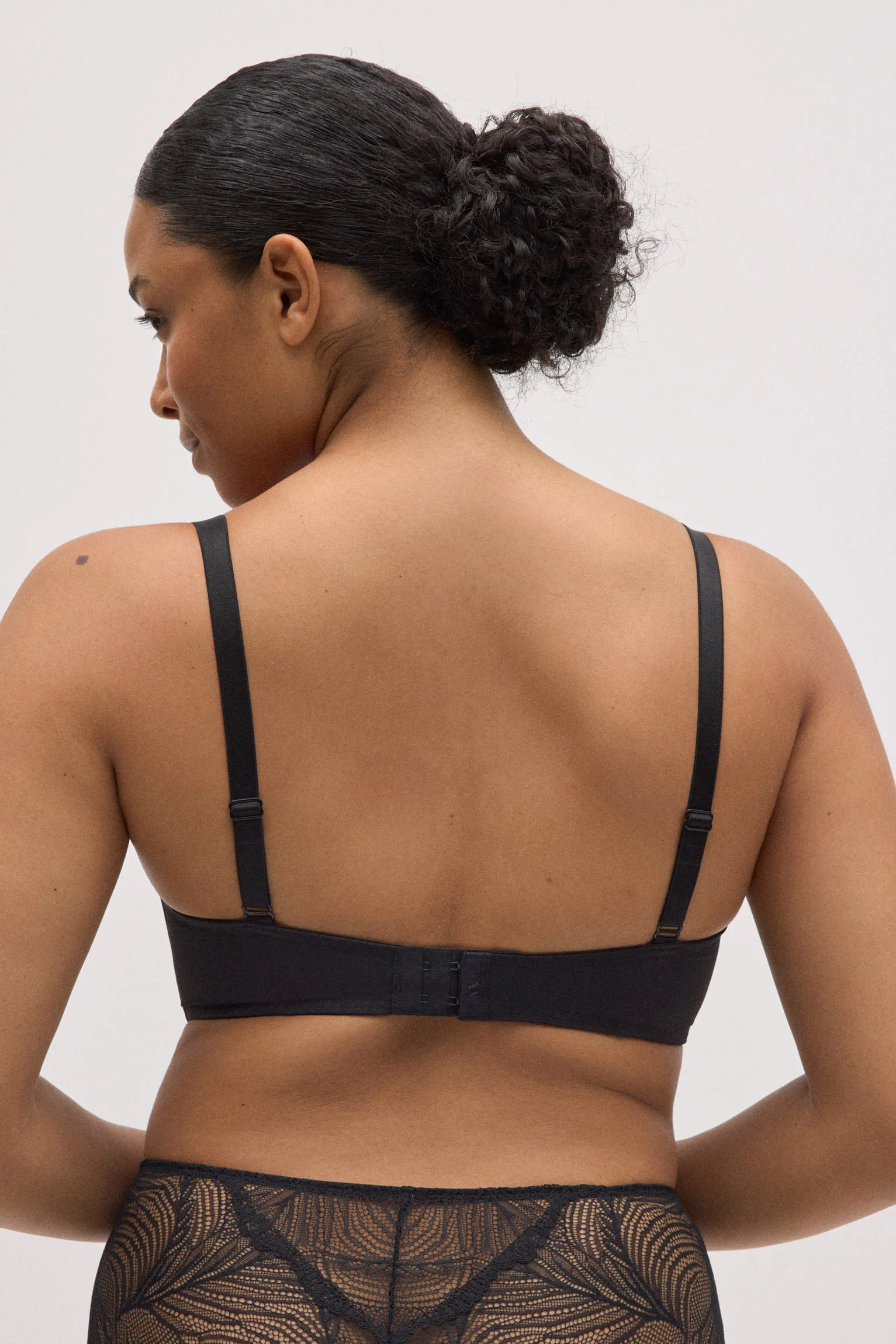 Soutien-gorge à armatures rembourré en dentelle noire bonnets B et C - Image 2
