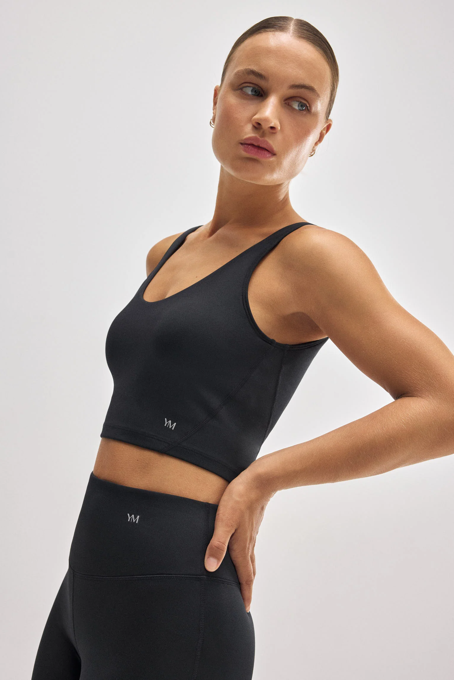 Soutien-gorge de sport avec maillot de corps noir - Image 4