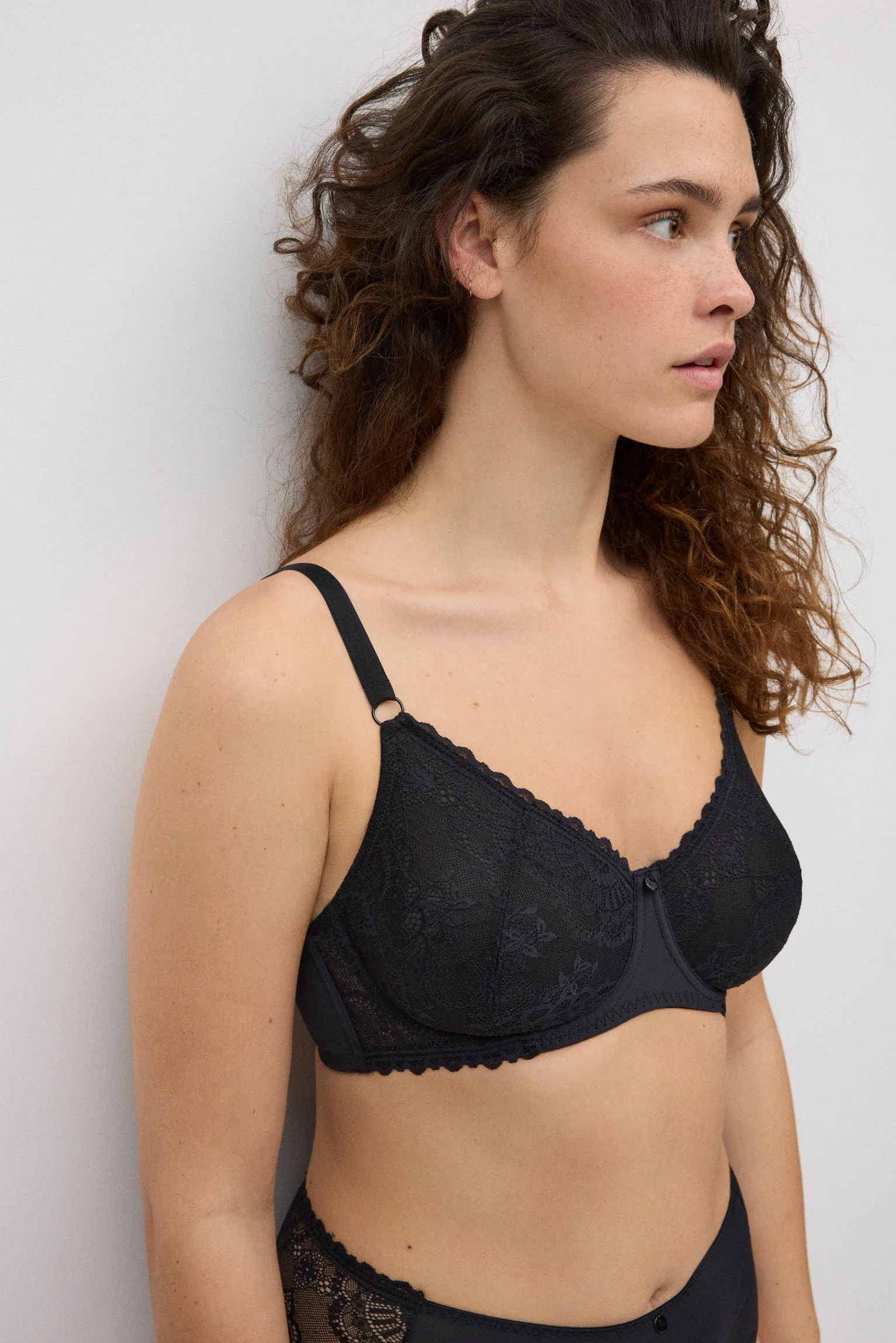 Soutien-gorge réducteur dentelle fleurie noir - Image 5