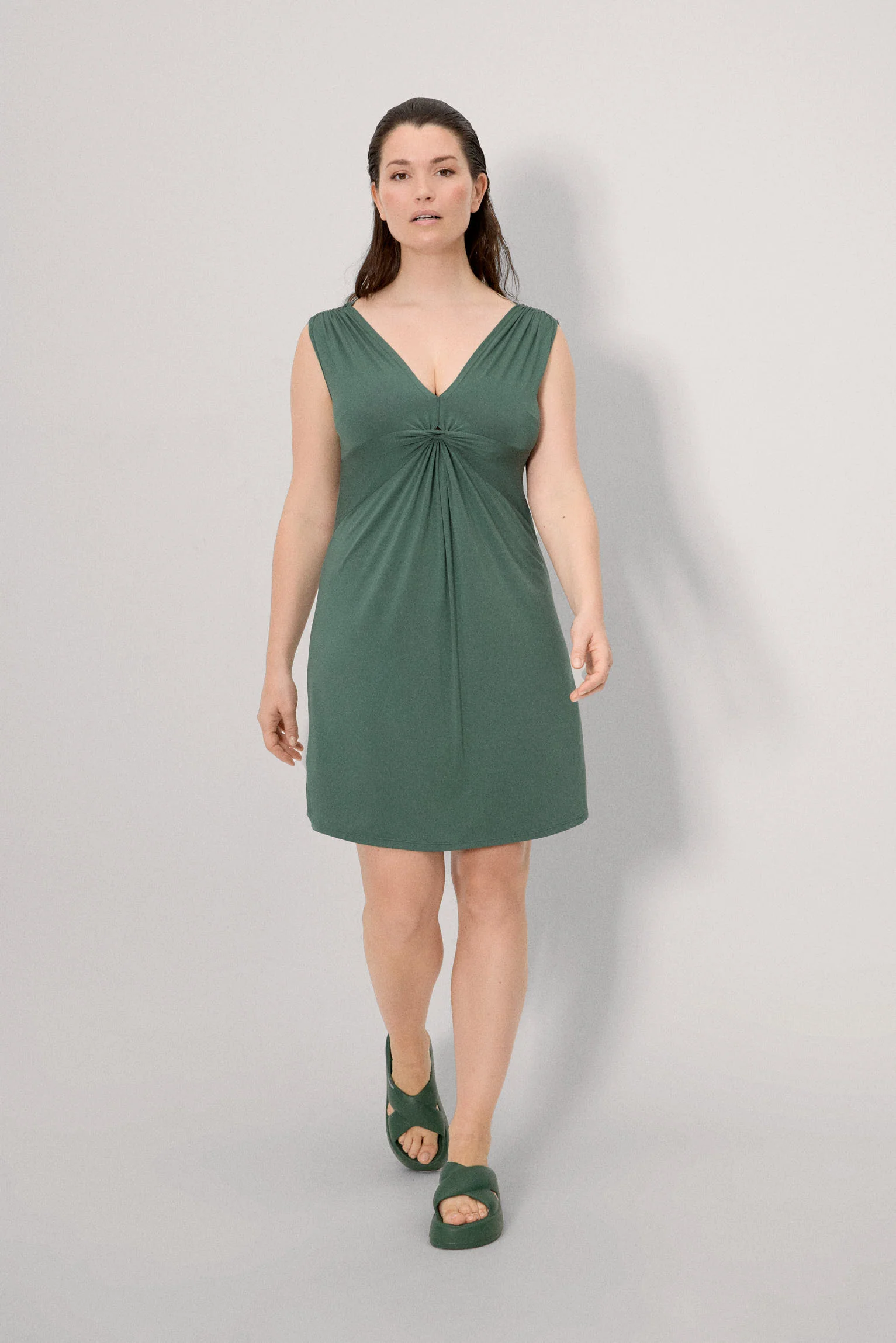 Robe courte à col en V vert bouteille - Image 5
