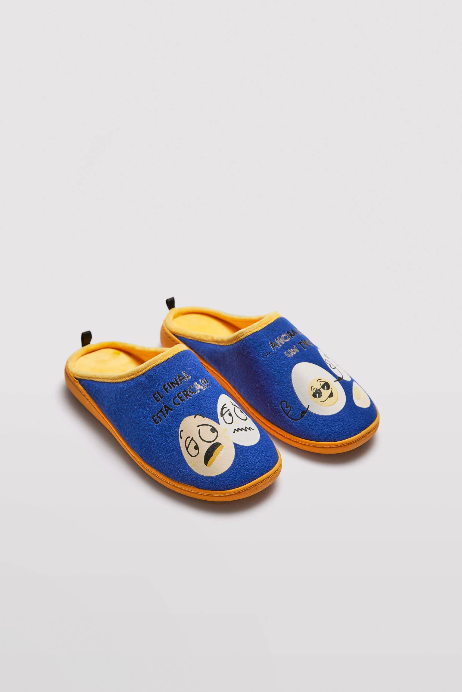 Chaussons de maison multicolores à imprimé amusant - Image 5